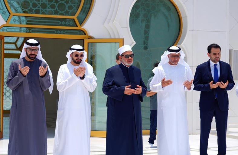 شيخ الأزهر رئيس مجلس حكماء المسلمين يزور ضريح الشيخ زايد