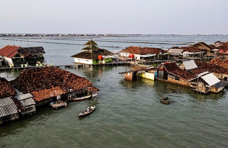قرية إندونيسية تغرق تحت البحر 