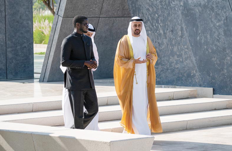 ذياب بن محمد بن زايد يستقبل رئيس جمهورية السنغال في واحة الكرامة 