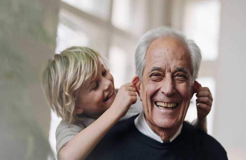 ما سر ازدياد حجم الأذنين والأنف مع التقدم في العمر؟