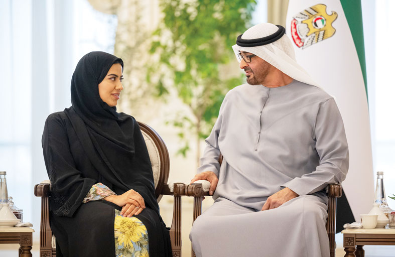 رئيس الدولة يستقبل المصورة الإماراتية نورة النيادي
