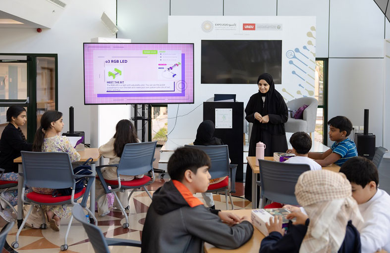 مركز جوجل للابتكار بمنتزه جامعة الإمارات للعلوم والابتكار ينظم مخيماً شتوياً لطلبة المدارس