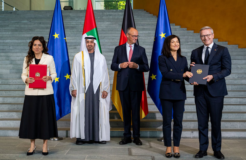 رئيس الدولة والمستشار الألماني يشهدان إطلاق الحوار الإستراتيجي وإعلان نوايا بشأن إنشاء مجلس استثمار إماراتي ـ ألماني وعددا من الاتفاقات 