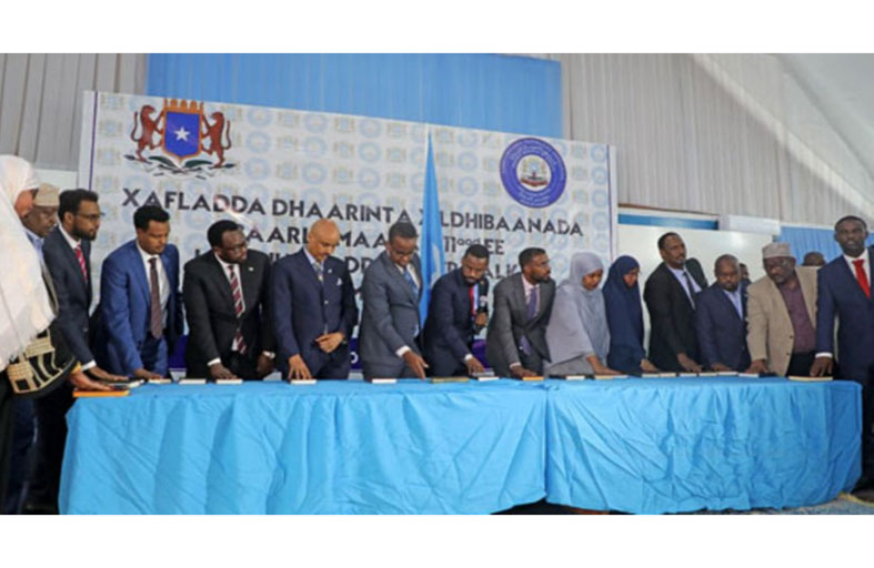 النواب الصوماليون يؤدون اليمين 