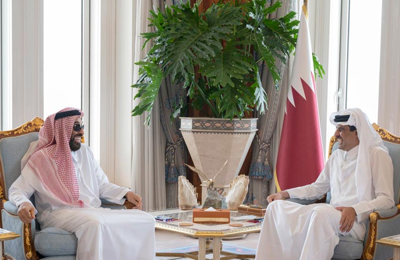 أميــر قطــر يسـتقبل طحنــون بــن زايــد