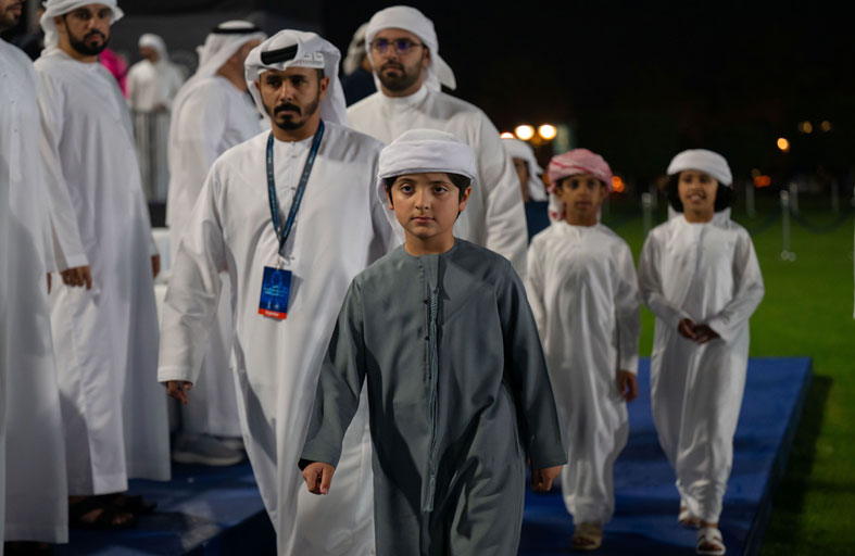 راشد بن منصور بن زايد يشهد ختام الجولة الأولى ويفتتح «كأس البلاي ستيشن» 