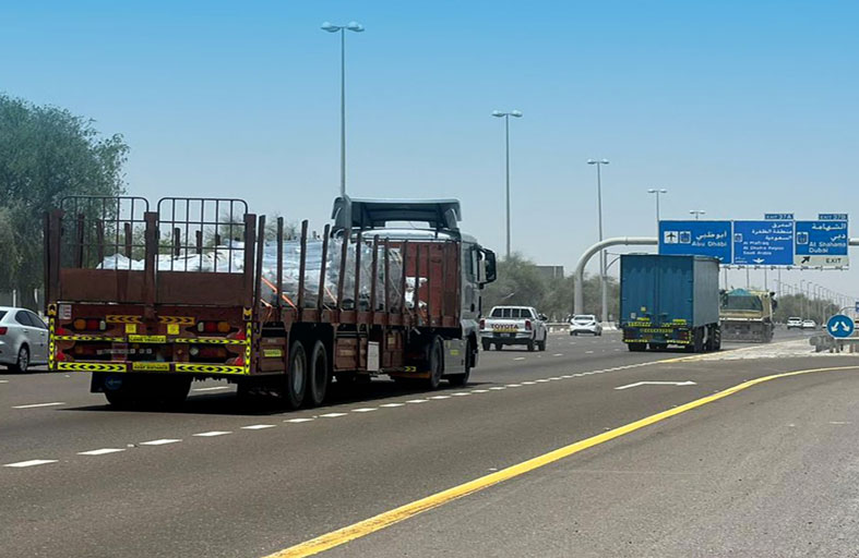  شرطة أبوظبي : السماح للمركبات الثقيلة بالتجاوز على شارع الشيخ خليفة بن زايد الدولي