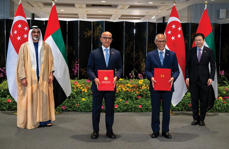 ولي عهد أبوظبي ورئيس وزراء سنغافورة يشهدان تبادل عدد من مذكرات التفاهم