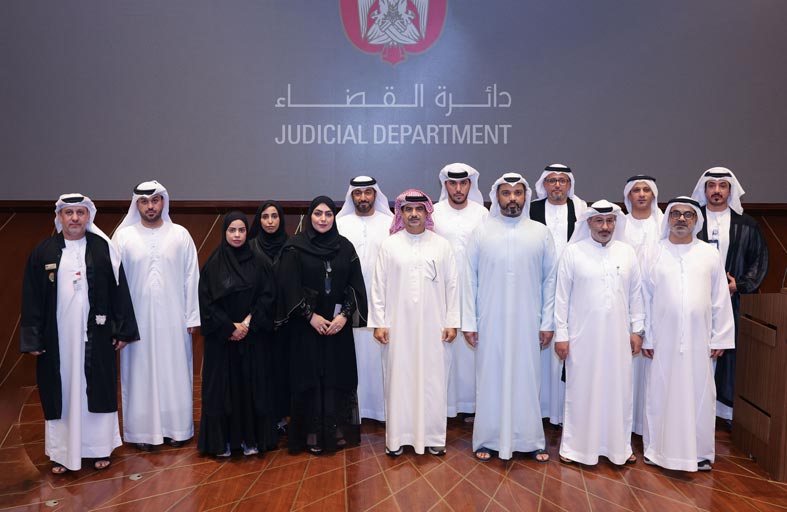 13 من كتاب العدل الخاص الجدد يؤدون اليمين القانونية أمام وكيل دائرة القضاء