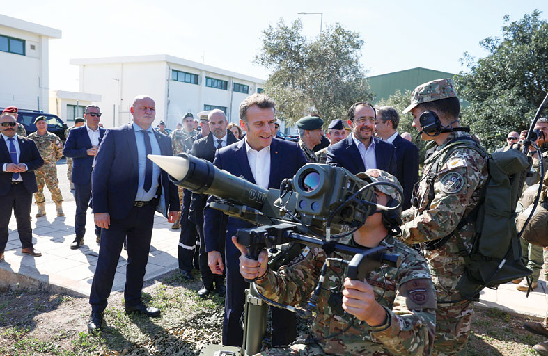 ماكرون يعلن أن أمن قبرص من أمن أوروبا 