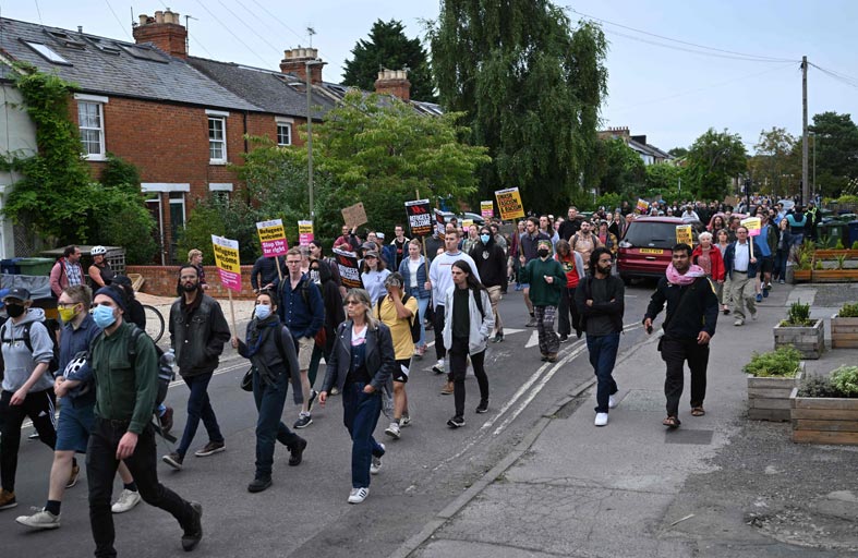 شغب اليمين المتطرف لم يأتِ من فراغ في بريطانيا