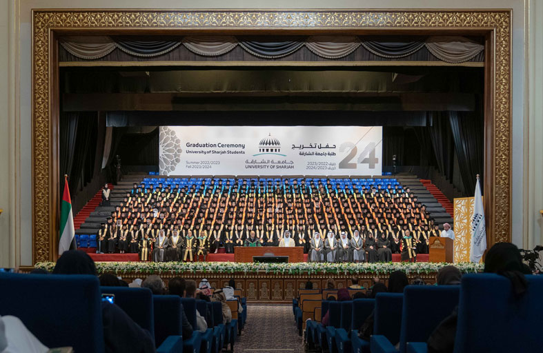 سلطان بن أحمد القاسمي يشهد حفل تخريج طالبات عدد من كليات جامعة الشارقة 