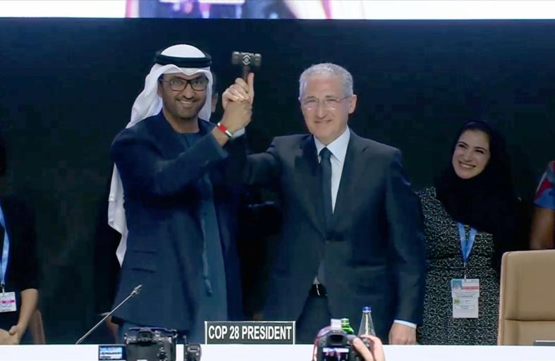 الإمارات تسلم رئاسة مؤتمر الأطراف COP29 لأذربيجان