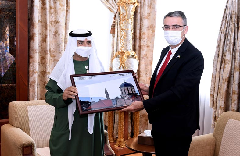 نهيان بن مبارك يستقبل سفير كوسوفو