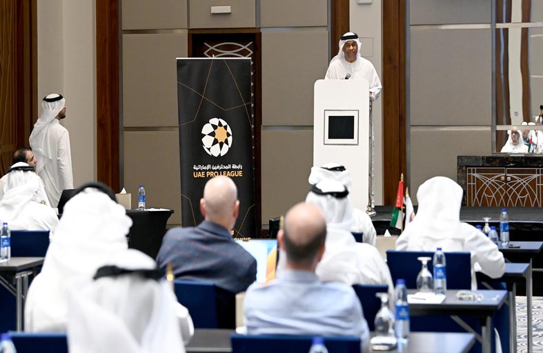 «المحترفين» تناقش روزنامة مسابقات الموسم الجديد