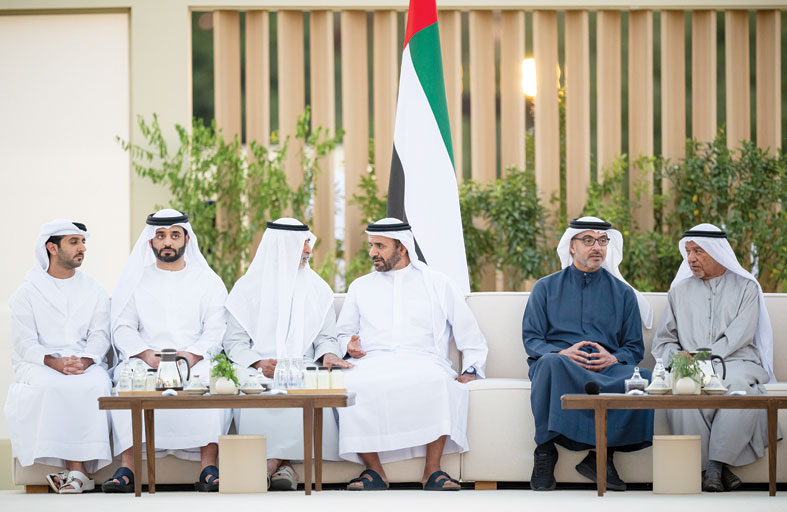 هزاع بن زايد يستقبل كبار المسؤولين والموظفين المهنئين بشهر رمضان المبارك 