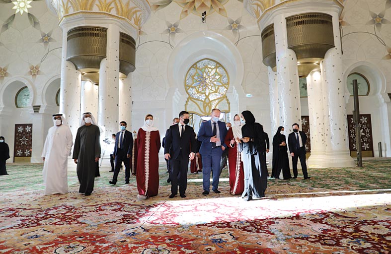 رئيس أوكرانيا يزور جامع الشيخ زايد الكبير في أبوظبي