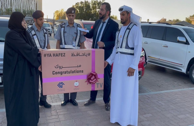 شرطة أبوظبي تُكرّم 30 سائقاً ملتزماً ضمن مبادرة «يا حافظ»