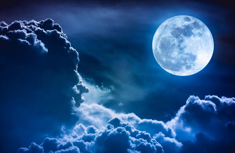 القمر الأزرق.. ظاهرة نادرة تطل على الأرض