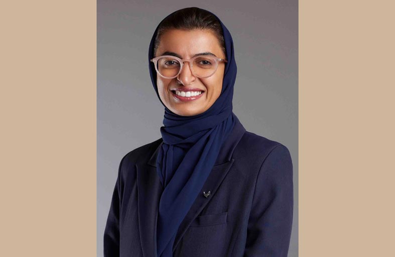 نورة الكعبي تحصل على وسام جوقة الشرف برتبة فارس