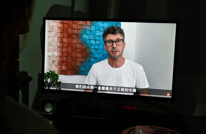 جيش إلكتروني أجنبي يدافع عن الصين بوجه الغرب 