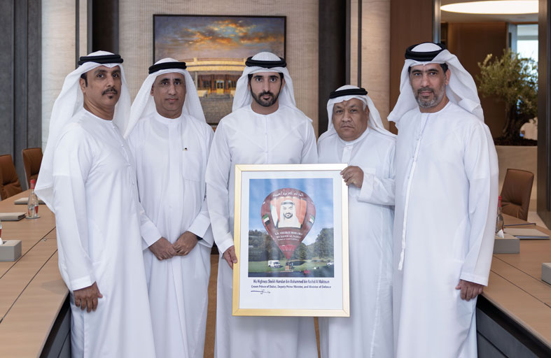 حمدان بن محمد يستقبل طاقم وفريق «منطاد صاحب السمو رئيس الدولة» ويشيد بجهوده