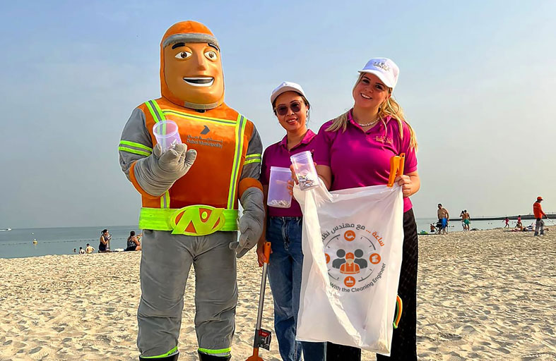 بلدية دبي تعزز مسؤولياتها المجتمعية بتنفيذ 162 فعالية تطوعية ضمن مبادرة «ساعة مع مهندس النظافة» في العام 2024