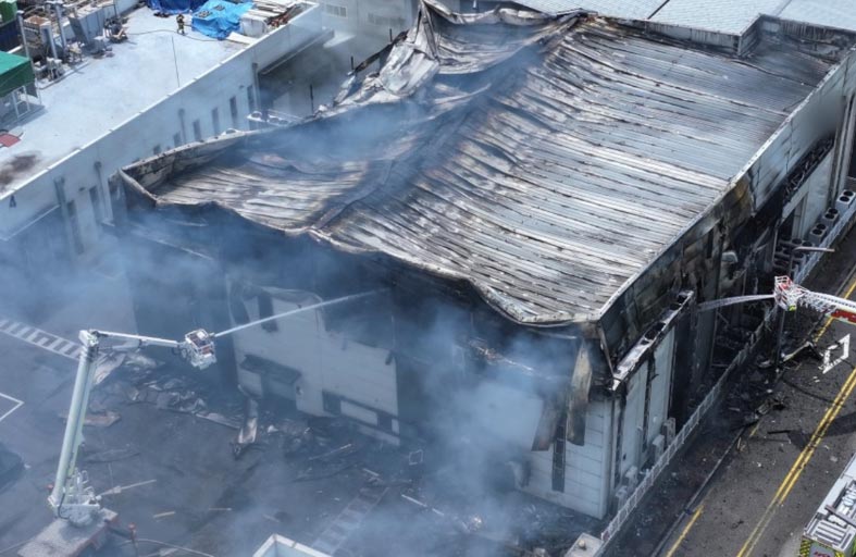 قتيل ومفقودون في حريق بمصنع البطاريات في كوريا