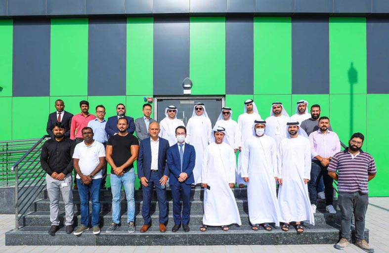 سعيد الطاير يطلع على سير العمل في أكبر مركز بيانات أخضر التابع لمركز «مورو»