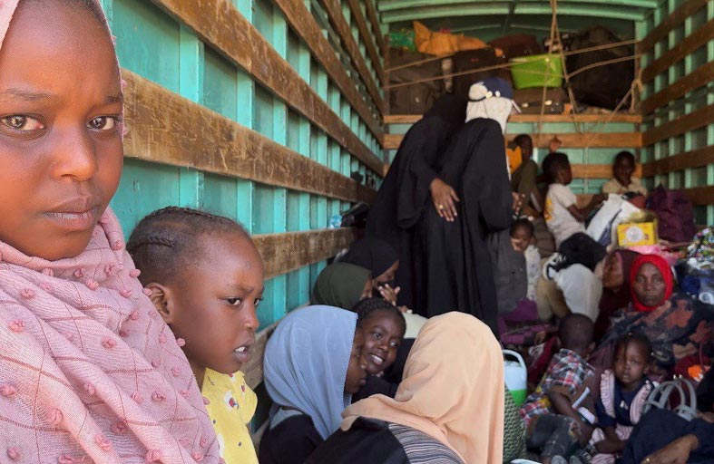  السودانيون الفارون شمالا يكابدون رحلة شاقة للعبور لمصر 