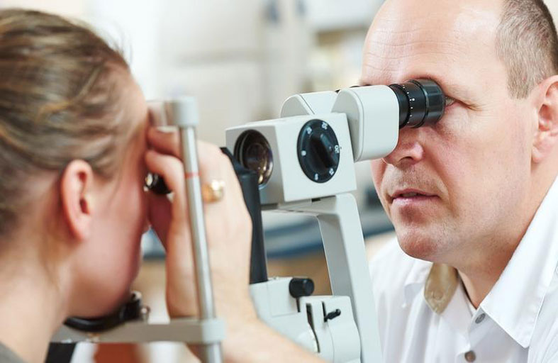 أعراض قد تنذر بإصابة العين بأمراض خطيرة