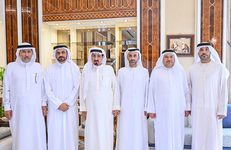 حاكم عجمان وولي عهده يستقبلان لجنة التشريعات في الإمارة  