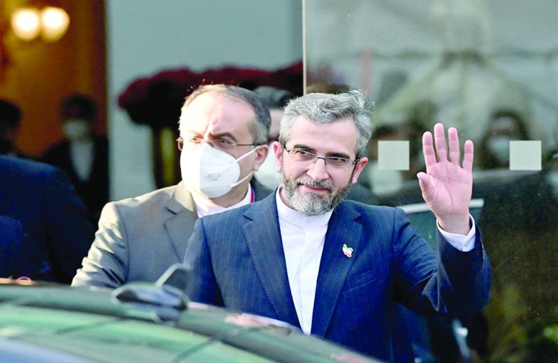 الوفد الإيراني المفاوض... ماضٍ طويل في خدمة النظام