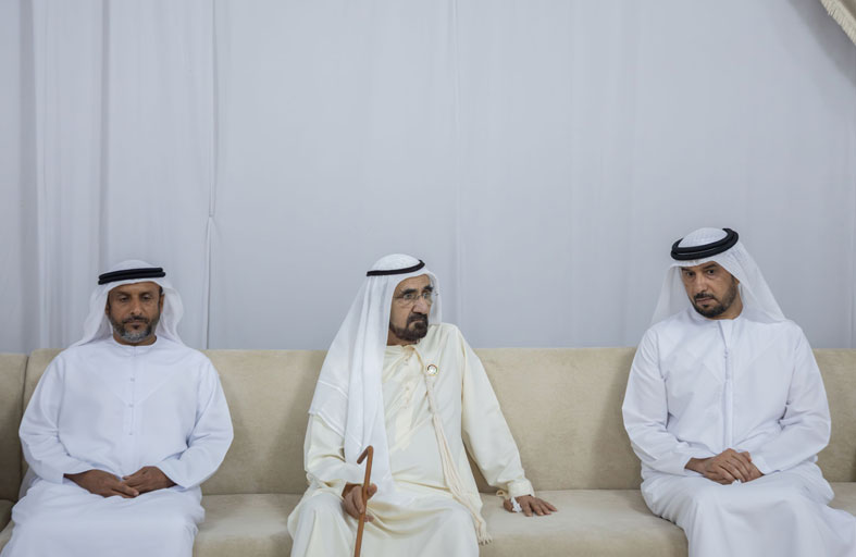 محمد بن راشد يقدم واجب  العزاء في وفاة حاضر جمعه المهيري