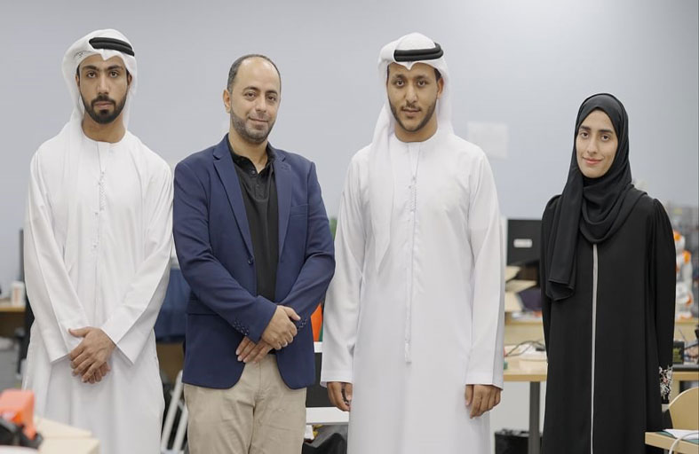 نجاح فريق من كلية تقنية المعلومات بجامعة الإمارات  فى ابتكار مشروع الألواح الشمسية الكهروضوئية الذكية  