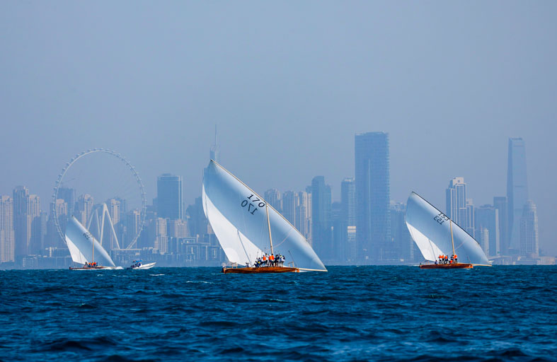 سباق دبي للقوارب الشراعية 60 قدماً يجذب نخبة المشاركين