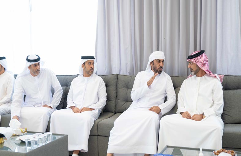 ولي عهد عجمان يقدم واجب العزاء في وفاة فاطمة سرور الكتبي