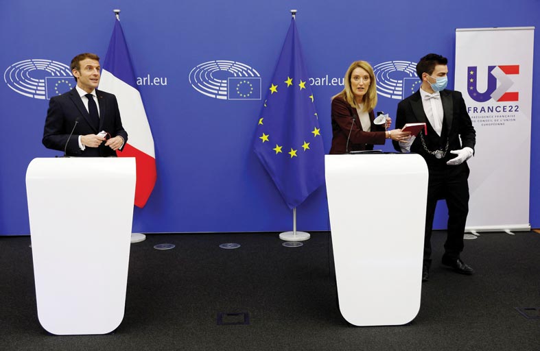 ماكرون يدعو إلى نظام أمني جديد بمواجهة روسيا