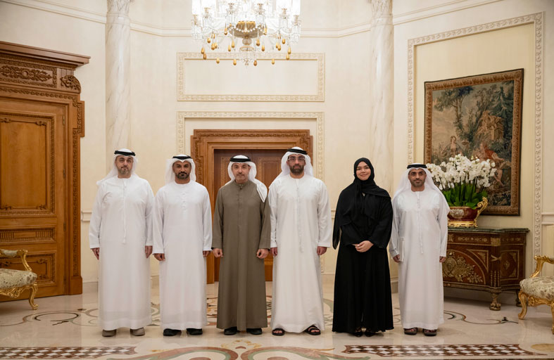 هزاع بن زايد يطلع على أبرز المشاريع الاستراتيجية لقطاعَي الطاقة والمياه في منطقة العين