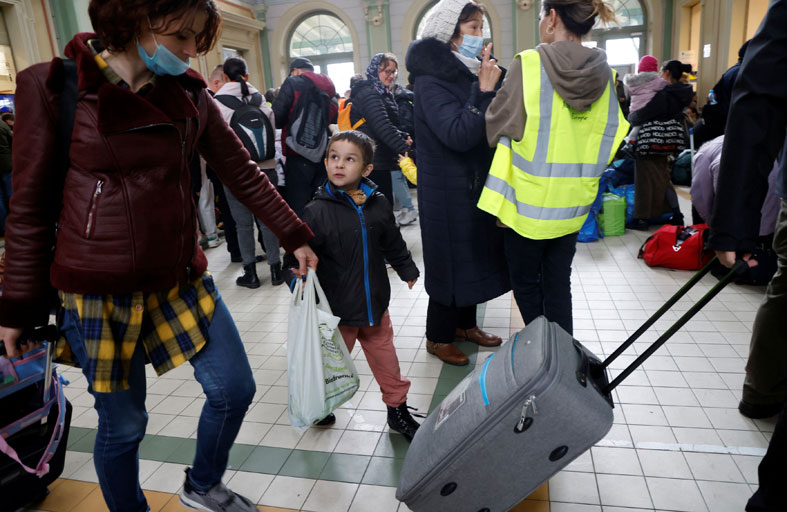 الأوكرانيون والآخرون.. اللغة المزدوجة لسياسة الهجرة اليونانية 
