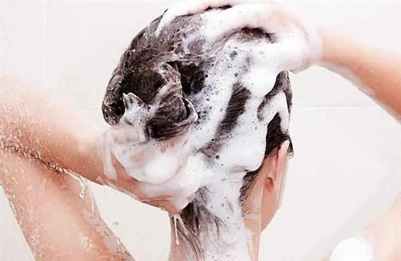 ما علاقة عدم غسل شعر الرأس بالشيب والصلع؟
