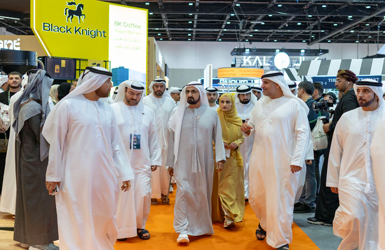 محمد بن راشد يزور معرض «عالم القهوة دبي» ويطّلع على جانب من المشاركات العالمية والمحلية في نسخته الخامسة 