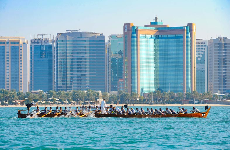 نادي تراث الإمارات يُعلن انطلاق سباق اليوم الوطني لقوارب التجديف التراثية 