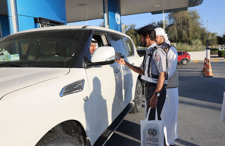 شرطة أبوظبي تنظم حملة ميدانية لتعزيز الوعي المروري