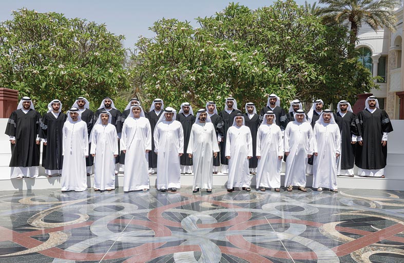 أمام محمد بن راشد .. أعضاء جُدد في النيابة العامة بدبي يؤدون اليمين القانونية