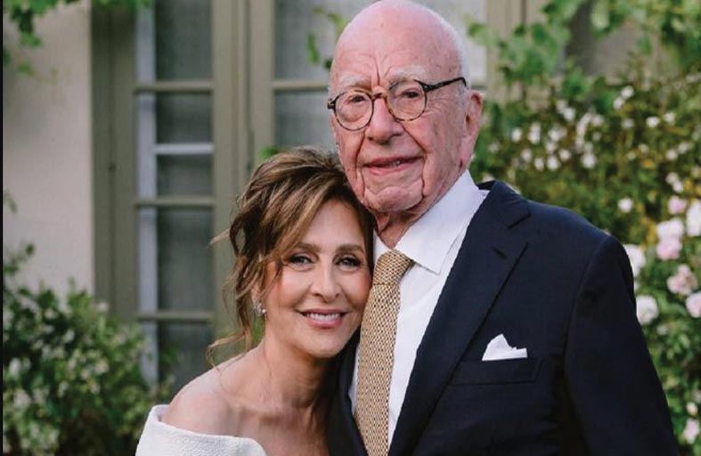 في سن 93 .. قطب صناعة الإعلام يعقد زفافه الخامس