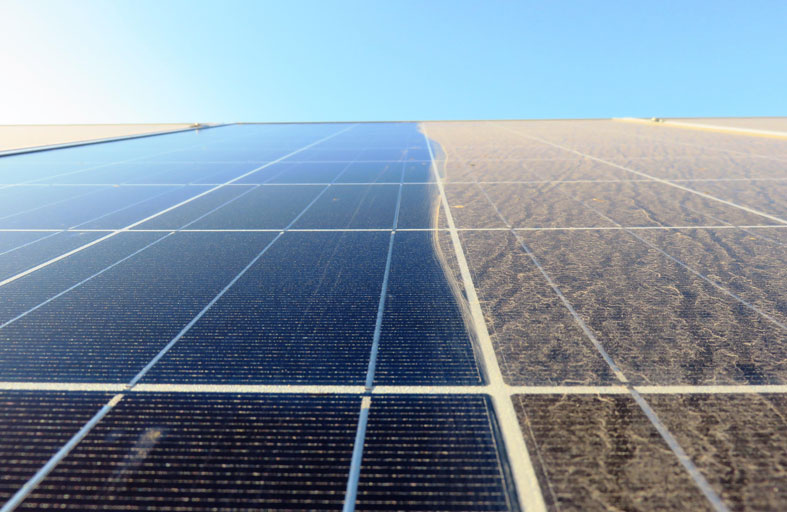 شراكة بين أمريكية الشارقة و بتروفاك لتعزيز كفاءة الطاقة الشمسية