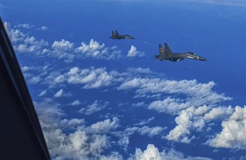       مقاتلات صينية تعبر خط المنتصف في مضيق تايوان