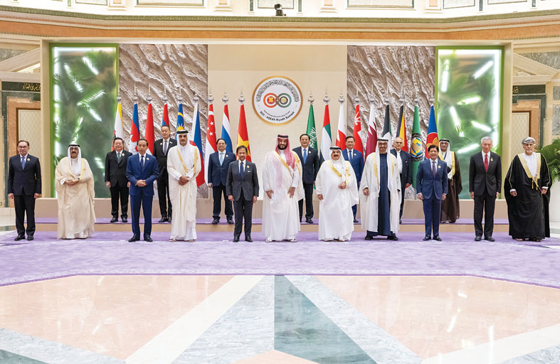 رئيس الدولة يؤكد على أولوية الحفاظ على أرواح كل المدنيين وحمايتهم وفتح ممرات إنسانية لنقل المساعدات إلى غزة وإيجاد أفق للسلام الشامل في المنطقة