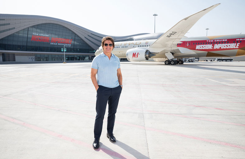 توم كروز يصل على متن أول رحلة يستقبلها مبنى مطار أبوظبي الدولي الجديد